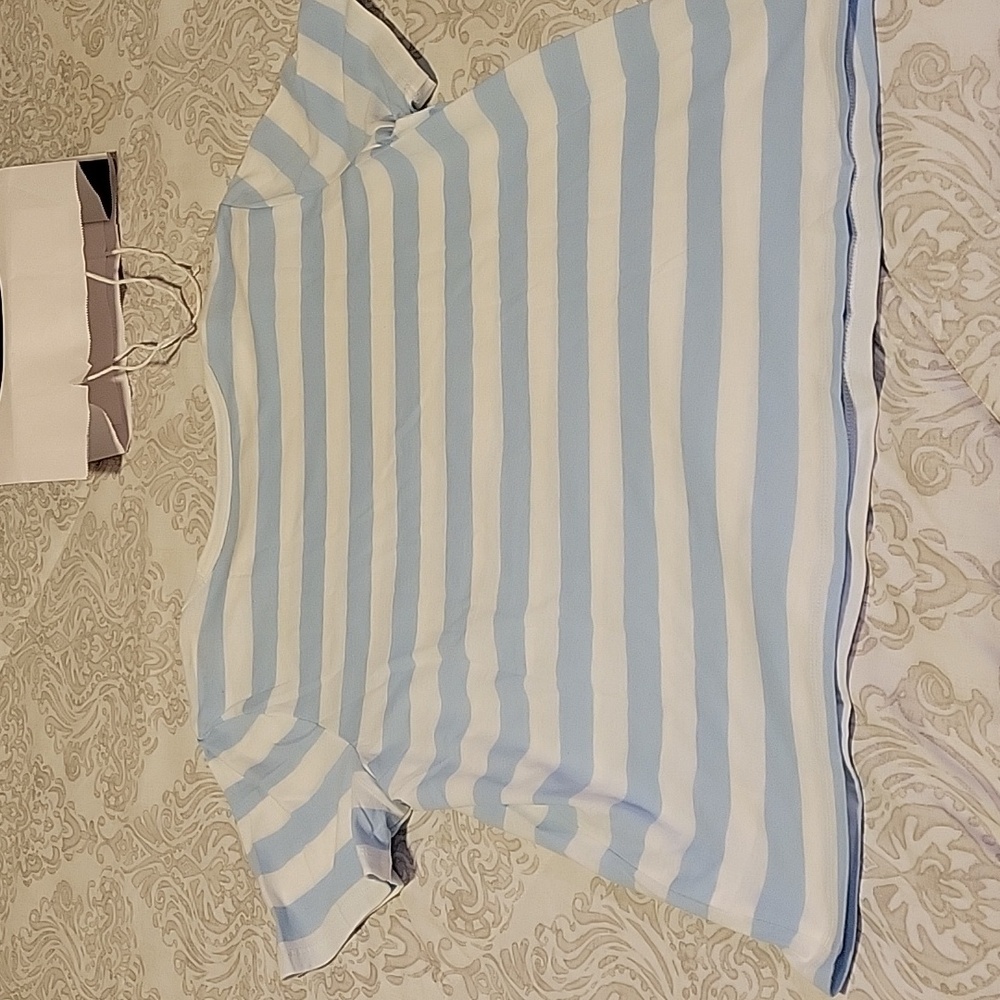 Old Navy Everywear tee- blue and white strip nwt - Picture 4 of 5